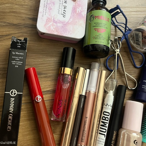 Random Beauty Bundle - Picture 3 of 7